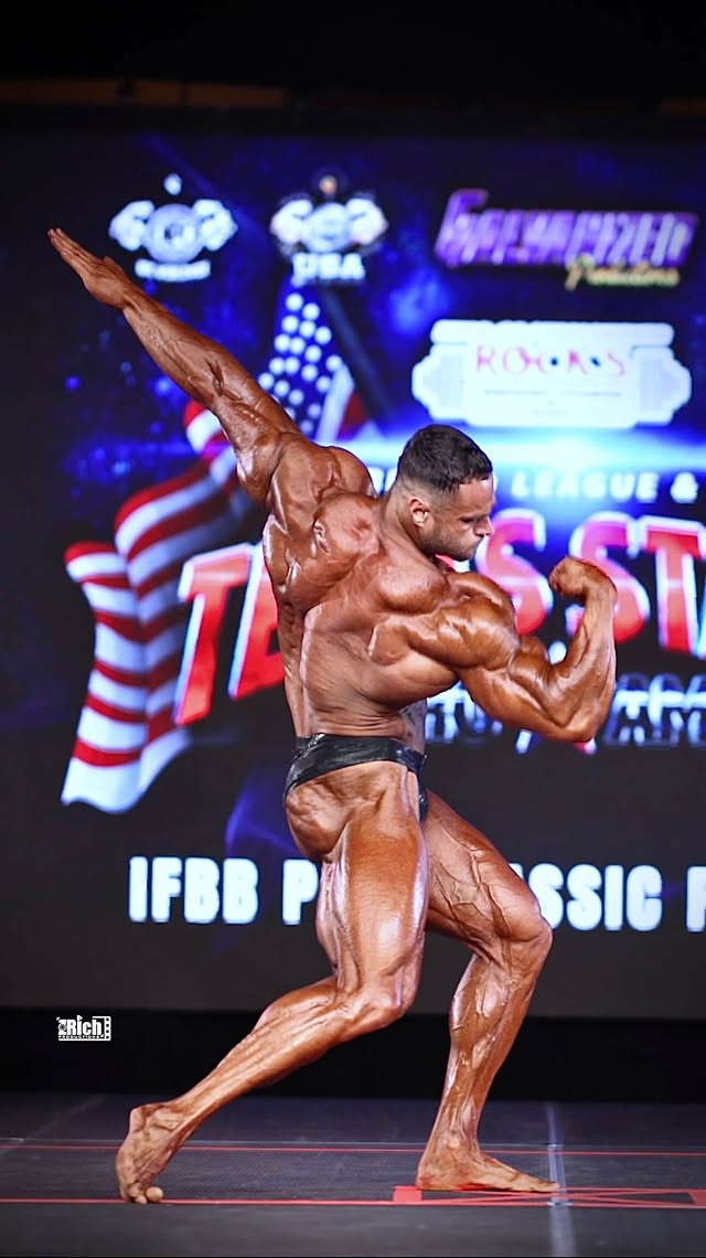 An amazing video on the stage of an equally amazing show @galvanized_productions I’m already tired of rewatching this video, so I’m passing the torch to you, friends!😅Coached by @francisco_jose_espin 🎥 @battleupmedia #khudaiev #apollonstrong #classicphysique #ifbb #bodybuilding #ifbbpro #fitnessmotivation by @khudaiev_333