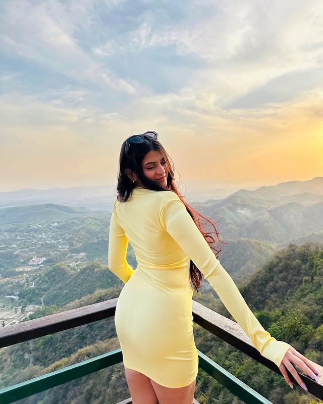 Sunsets 🏔️🌄Dress : @quicq.co by @tanyaroyy
