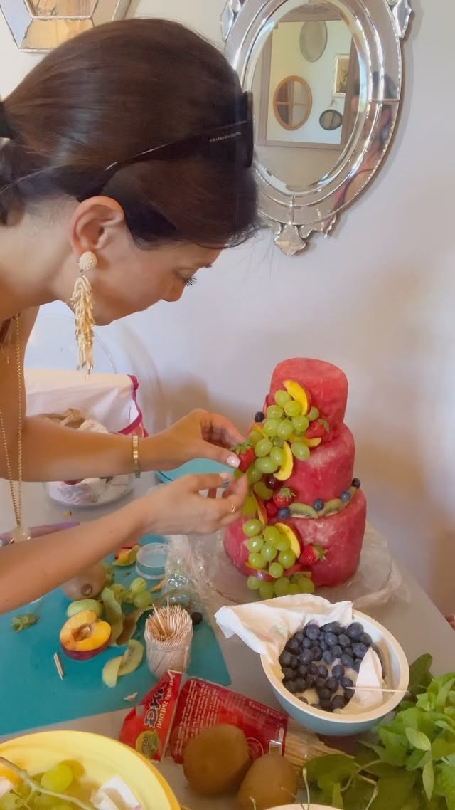 Summertime… summercake!!! 🏖️Facile, fresca, leggera… provatela con la vostra frutta preferita 😎🍓🍐🍑🍍🍉🍒🫐🥭🍇🥝🥥🍋#watermeloncake by @alessiamanciniofficial