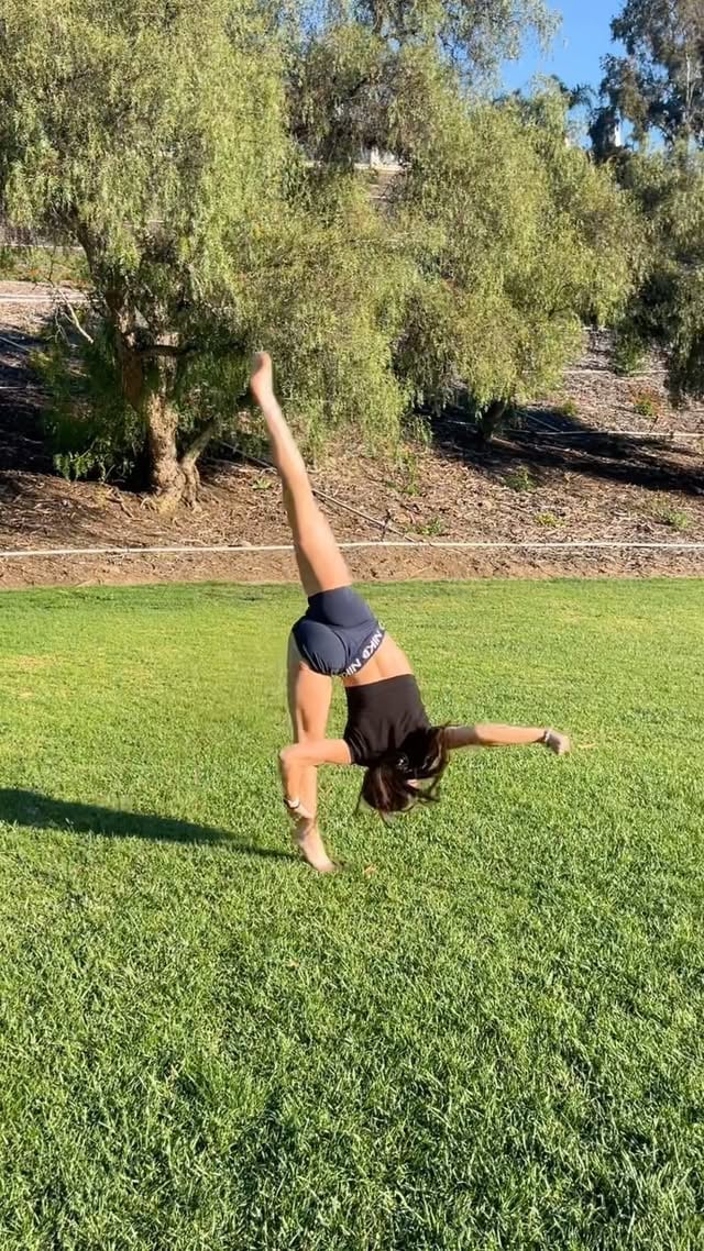 new challenge?? tag me if you try!alsooo tag me in/send me skills i should try because i’m always looking for new stuff to learn---#gymmotivation #gym #gymnastics #gymnast #flips #flipping #challenge #tumbling #tumble #tumbler #backflip #flip #aerial #flexibility #strength #calisthenics #acro #acroyoga #calisthenics #handstand #handstandpractice #handstands #tricks by @llaurenflips