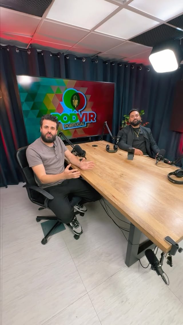Quer alcançar um público engajado e apaixonado? O Instagram do @podvirportugal é o lugar ideal para promover a sua marca!🔹 **Oportunidades de Publicidade:**- Posts- Stories- divulgação ao vivo no nosso canal - Parcerias de conteúdoDestaque sua marca com a gente e conquiste novos clientes!Junte-se a nós e vamos crescer juntos!Se precisar de mais detalhes, estamos à disposição!É só chamar no direct 😃❤️🫶🎙️ @rocha_g01 🎥 @filmmaker_g12 🎥 @matheusmarinhogo 🎙️ @podvirportugal 🇵🇹Patrocinador: Agência de viagem @agenciamilesdreams https://milhasdreams.com/podvirPatrocinador: @_assessoriainternacional_ Patrocinador: Stand @rochaautomoveis.pt Patrocinador: Barbearia @zukabarbershop Patrocinador: @dobrazil.pasteis Parceria :🔴 @brasileirosemportugalpt 🔴 @radiodreamsfm 🔴 @gestaodelives 🔴 @visionmakermg 🔴 @esfirrariaharabs Canal de podcast em Portugal 🎙🇵🇹#podcast #lisboa #portugal #porto #moraremportugal #brasileirosemportugal #viveremportugal #imigrante #aveiro #leiria #braga #algarve #portugaltravel #imigracao #imigranteemportugal #podcastportugal #criadordeconteudodigital #empreendedorismo #criadordeconteudo #superacao by @podvirportugal