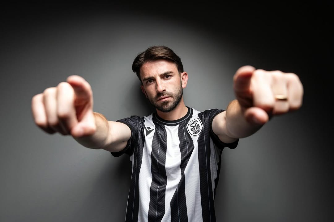 ⚪️⚫️Greg Taylor becomes the first Scottish player to wear the black and white shirt! #TaylorIsHere #PAOK #OurWay by @gregtaylor12
