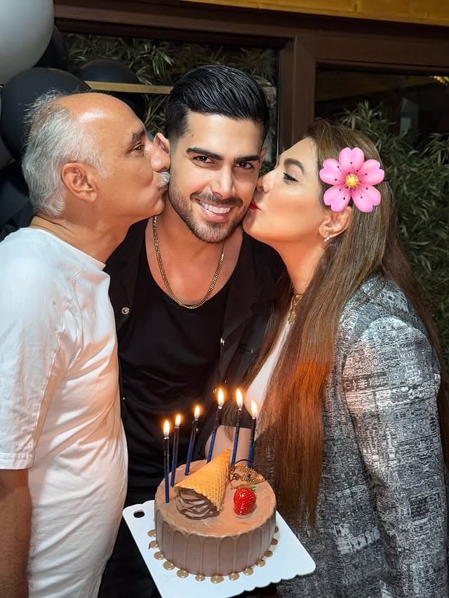 family🫀یادگاری از ۲۳ تیر✨سال خفنی که متفاوت تر از همیشه شروعش کردم🪐..#تولد #عاشقانه #birthday by @mahyar_rz