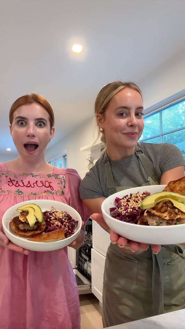 the reaction to the homemade ranch at the end. 🤌🏼 #chefbae #emmaroberts #celebrityprivatechef #privatechef by @chefbae