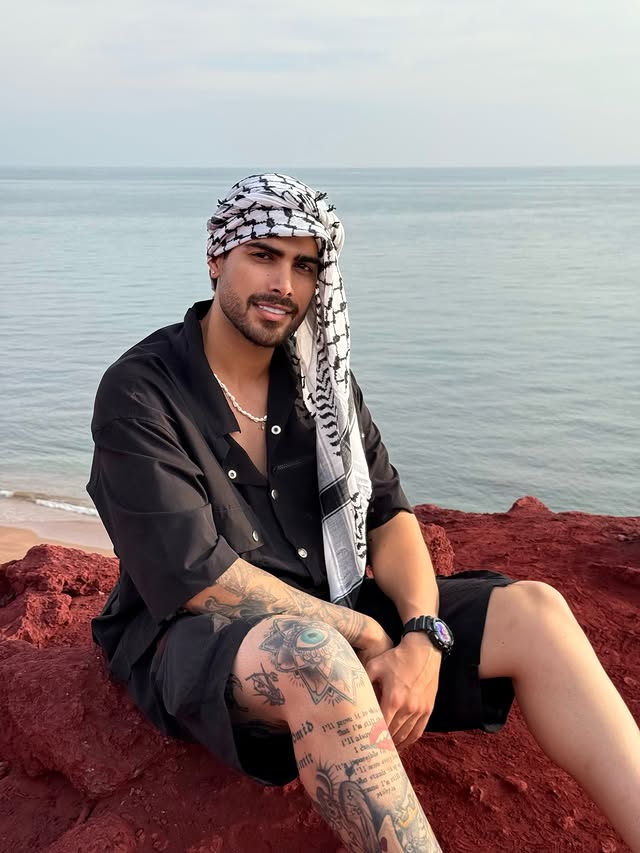 ایران من اگه‌ یه روزی اینجا نبودم یا زنده نبودم میدونم بهم خوش گذشته….. ⛰️🏝️🌋❤️#هرمز #جنوب #خلیج_فارس by @mahyar_rz