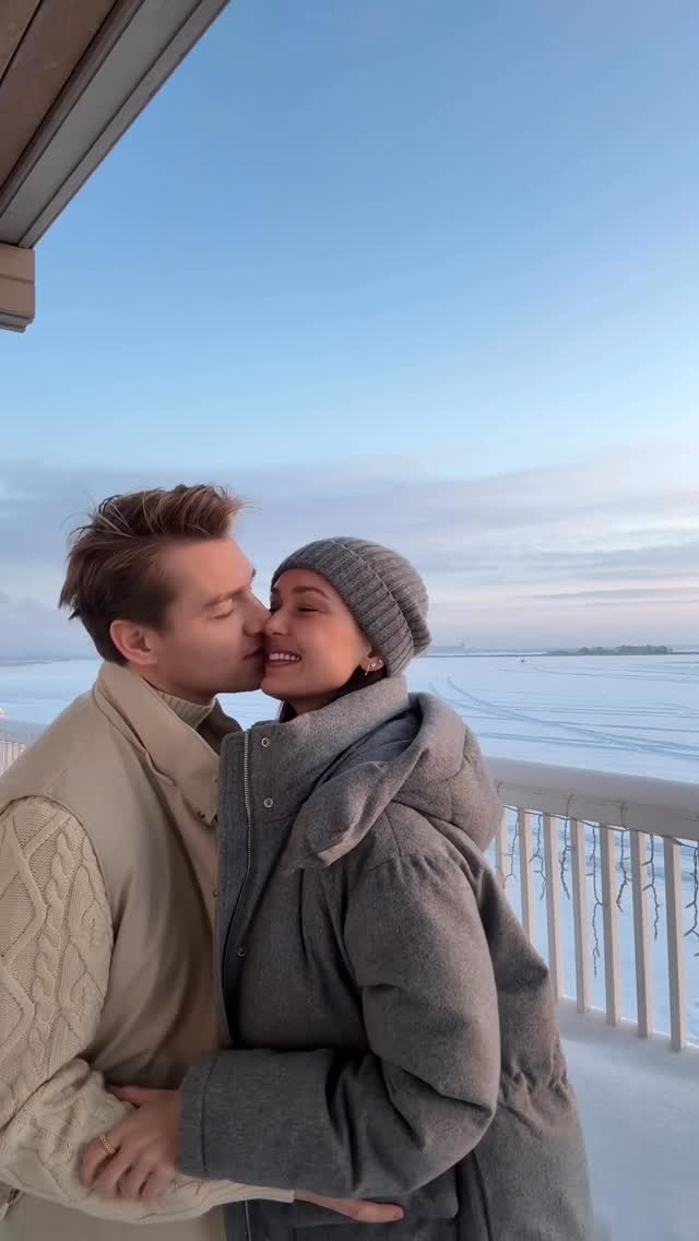 «Останься со мной»… хотя бы навечно ❤️ Слушайте нашу песню и танцуйте с нами в эти праздники! 🎄🤗❄️@mr.alexsparrow ❤️ «Stay with me»... at least forever ❤️ Dance with us this holiday season! by @mr.alexsparrow