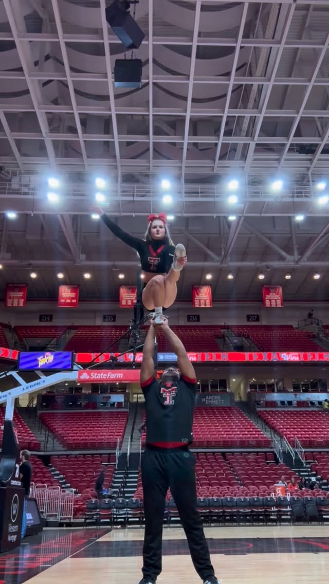 this was so much harder than it looks🫣 ---#cheer #cheerleading #cheerstunts #stunt #stunts #flips #pistolsquat #challenge #tumbling #gymnastics #gym #calisthenics #gymnast #backflip #strength #flipping #skills #collegecheer #legday #squatchallenge #handstands #handbalancing #skilldrill #balance #flexibility #stunting by @llaurenflips