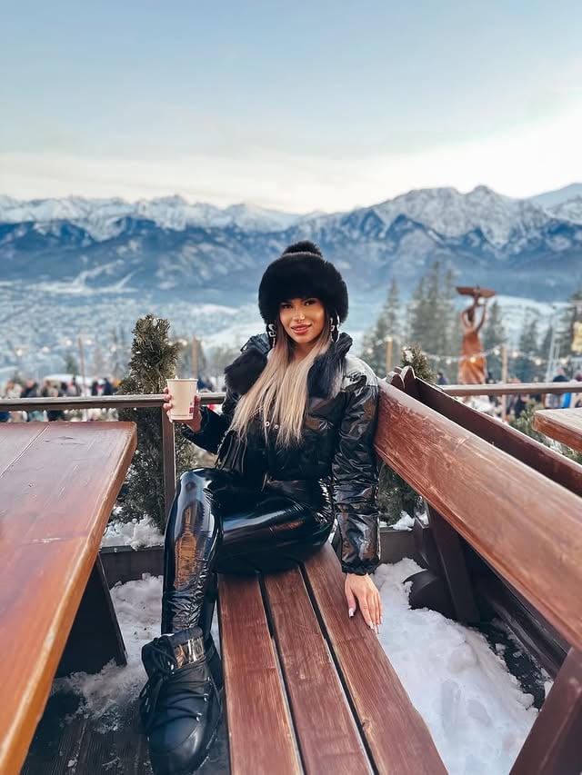 @kamilaakrol by @shinygirlsclub