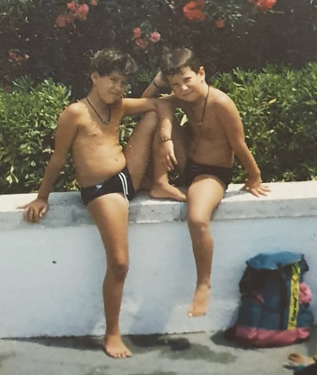 En algún momento hace muchos años fui el de la derecha. by @alexelcapoyt