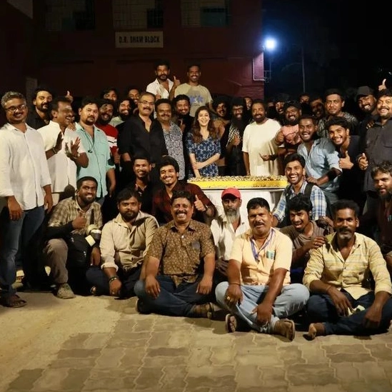 Oru time le Na ellam @nayanthara mam eh Pakamudiuma Nu iruden ..But Miracle happens One the Best Charcter in this movie and Special thanks To @dudevicky_dir without u it won't happen bro And I missing badly all my dears @narendraprasath_np @adhirchi_arun @actor_balasaravanan @akshathaa_ajit @nandhini_js .🥹 🥹❤️❤️This is the best moment of Entries team of Manakatti Shoot Wrapped @princepicturesindia @sathish_pro by @pranksterrahul_official