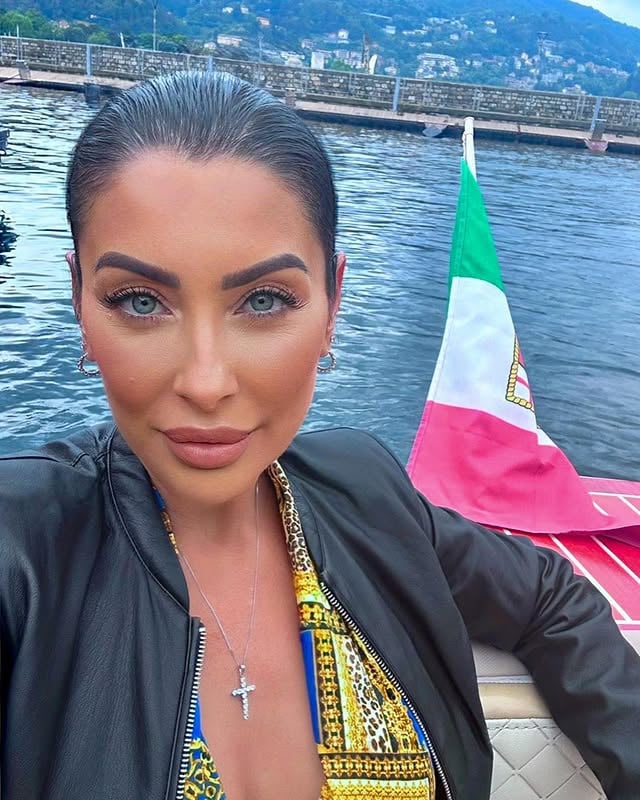 ❤️🇮🇹 happy weekend 🇮🇹 #Lakecomo #selfie