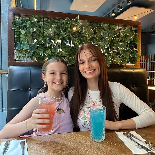 Sienna got to control Mia for the WHOLE day! 😂 Swipe to see what we got up to and some lush goodies YOU could win 🤭 come up with the best caption for the last pic in the comments to enter 🥰😂 (full YouTube video now up btw!!!) by @fizzsisters
