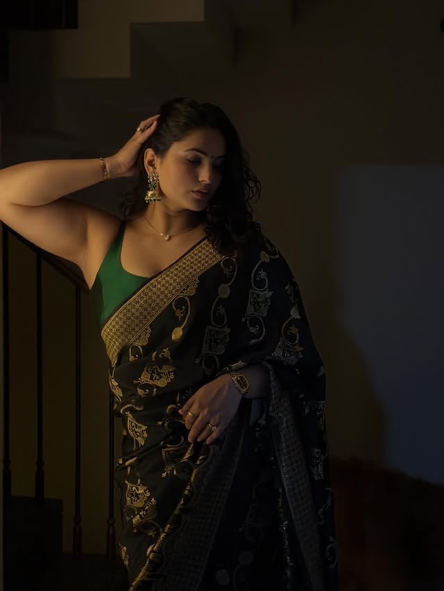 Slaying in saree 🖤 #blacksaree #ethinic #indian #traditonal #sareelove