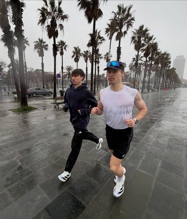 Barcelona Marathon T-1Good thing we‘re not here for the weather 😮‍💨-#running #barcelonamarathon #fitboys #marathon #barcelona