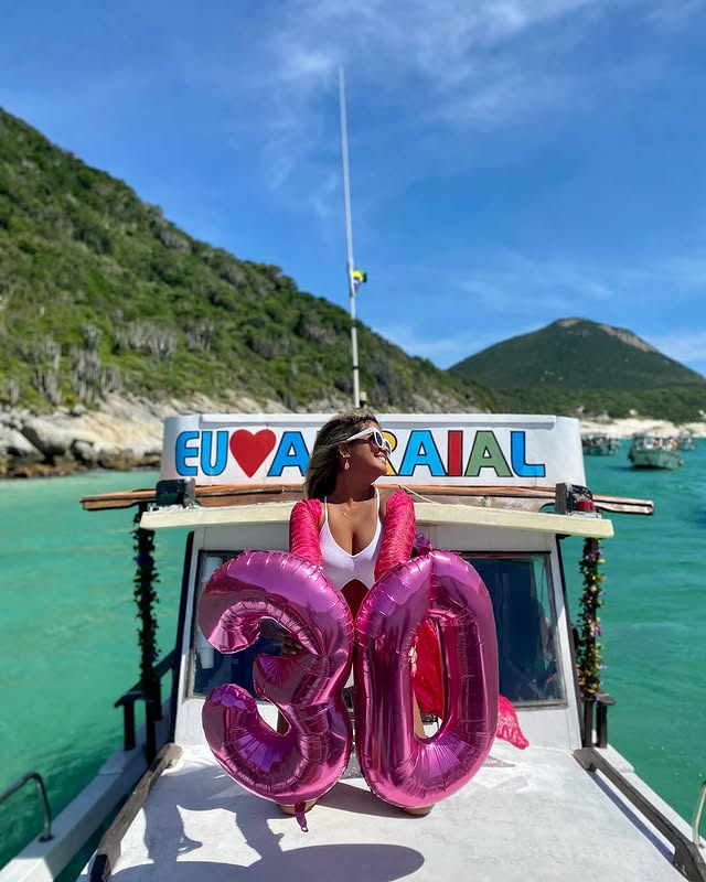 Desfrute, curta e crie memórias. Conheça Arraial do Cabo🛥🇧🇷🏝....Roteiro exclusivo, mais privacidade, conexão com a natureza e possibilidade de Assar o churrasco a bordo. ....Garanta já o seu Passeio de Barco com a Arraial Plus. Oferecemos uma experiência inesquecível em Arraial do Cabo. . . .⚠️ Visite Arraial do cabo, viva essa experiência!. . .📲 faça uma cotação, temos um Barcoconfortável e seguro pra te oferecer 🤩. . .💥 Gostou desse conteúdo? Mande-nos um Direct e saiba tudo sobre esse lugar mágico 🤩. . .📲Envie essa paisagem linda para umamigo(a). . .📸Marinheiro: @matheusvenzel_——————————————————————Consulte-nos via WhatsApp (21)97997-2711#arraialdocabo by @arraialplus
