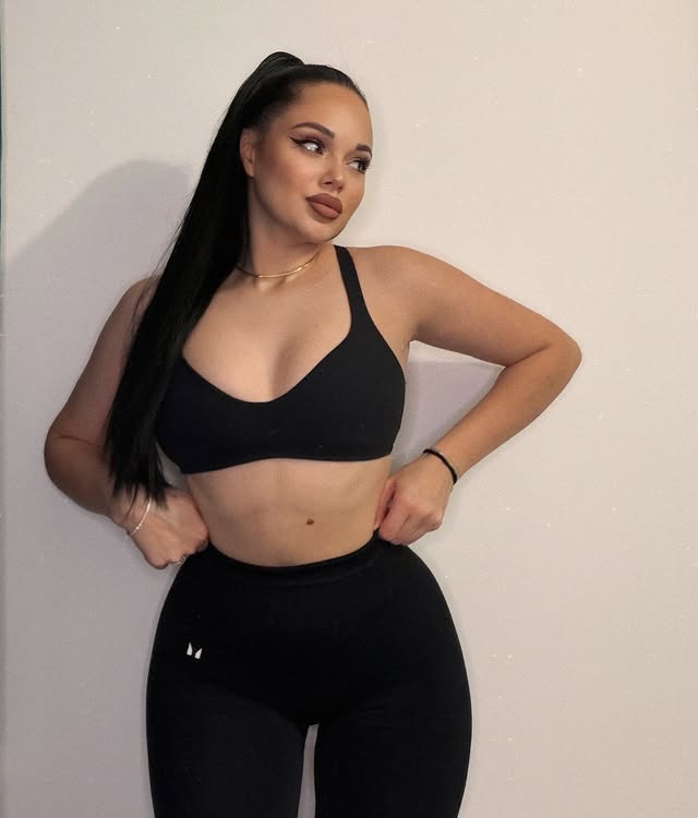 🔥 50% OFF până la 00:00🔥 Fit, confident & ready 💪 Acum e momentul să îți upgrade-uiești rutina cu @myproteinro 🖤 Cod : EMILIARO🔥Nu sta pe gânduri — oferta dispare rapid ⏳ #myprotein #fitnessgirl #fitstyle #sale by @nicoleta.emilia.23