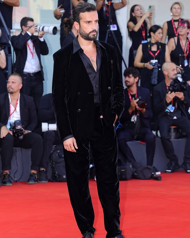Iconic moments with @armanibeauty fully dressed in @giorgioarmani #venicefilmfestival by @mouhnned
