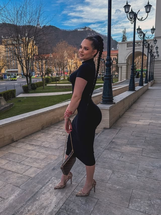 ✨ Eleganță la fiecare pas… iar acum și mai accesibilă ✨Pantofii care întorc priviri 💃 sunt acum motivul perfect să-ți faci cadou o pereche nouă 👠🎉 Reduceri speciale pe Zappatos:– -25% la modelele fără reducere– -15% EXTRA la cele deja reduseCod de reducere: EMILIA25🔥Pentru că stilul tău merită un upgrade… fără compromisuri 💫 by @nicoleta.emilia.23