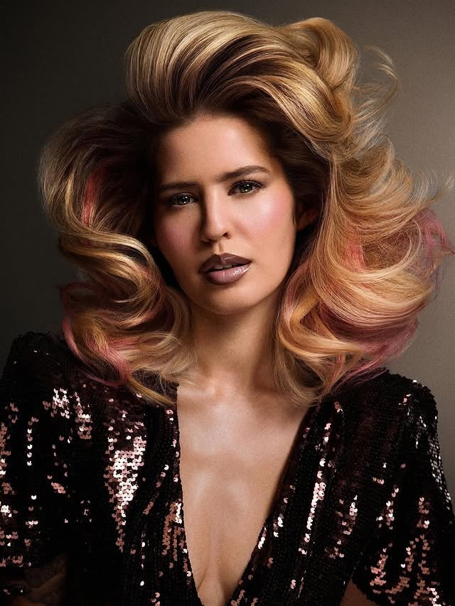 • LA REINA • by @rickvekeren_hair TEAM:Photographer @petrahollandfotografie Styling @leronleonardus Mua @elifbarsboga Hair @rickvekeren_hairHair assistant @nieneobbens_hair Salon @doubledhair_ by @indymendee_