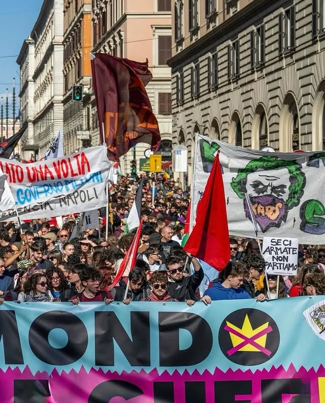 NO KINGS IN ITALY! 🇮🇹I’m editing here ,as I’ve had a lot of push back .I couldn’t be present in America for the protests.Love conquers all ALL! This post isn’t only about Italian politics Its’s about NO WAR! No one wants any dictatorship.People came out💪🏼 #democracynow by @debimazar