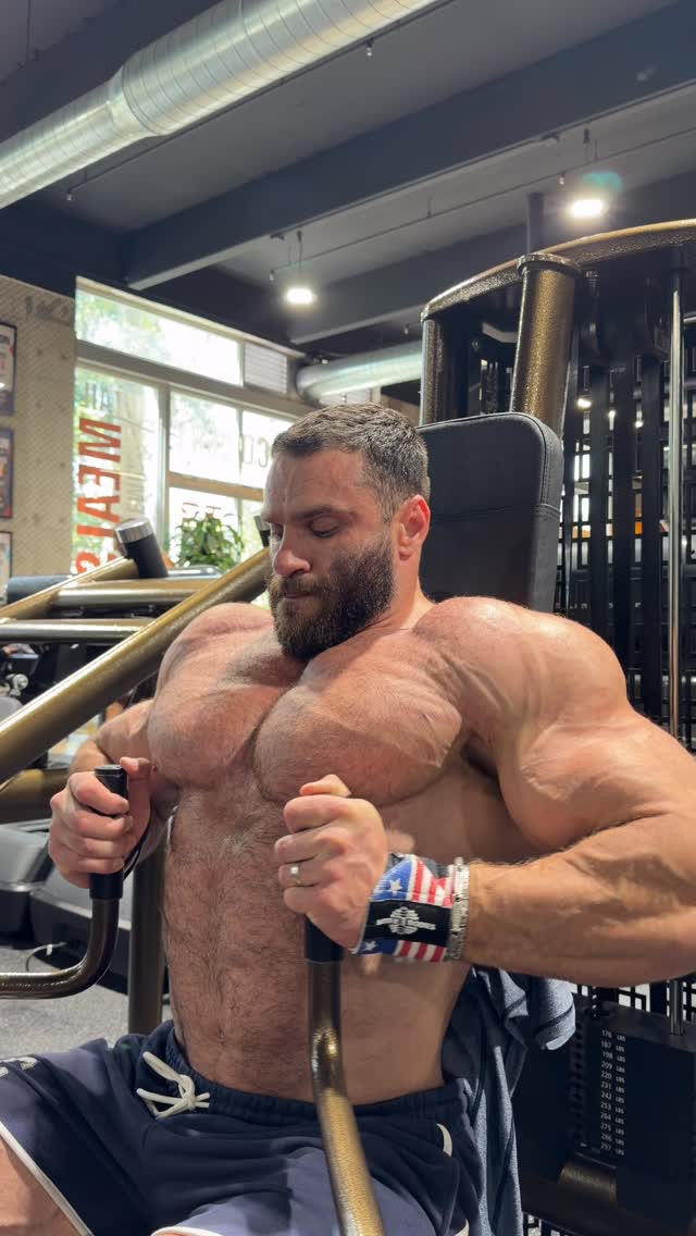 love this exercise. My chest is on fire and feels full of blood. You really feel the peak contraction of the chest muscles.I even took my shirt off so you can see how the chest works on this machine.P.S. Hope @sarahpercyy doesn’t get mad at me 😅 💪 by @khudaiev_333