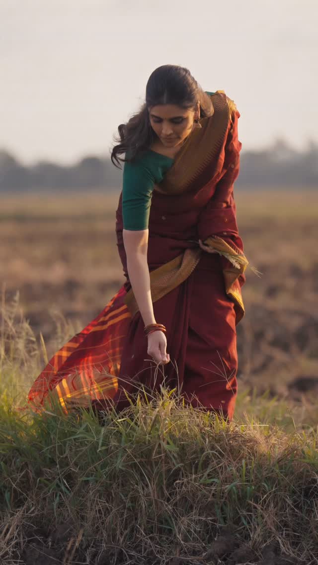 Raasaathi energy & Pure தமிழ் vibe🥰Happy Puthandu!❤️And Happy Baisakhi🫶Creative Studio - @theartistbyshowoffstudios Agency - @abcstudiosofficialCreatives - @aadhavkannadhasanCinematography - @rajathaabanEdit & Grade - @gowtham__rajendranStyling - @harshikaa.04Saree: @izhaimadras Makeup: @teamshazzHair: @hair_by_aiswaryarajLocation - Vedic Village @vedicvillage.alleppey #tamil #tamilnewyear #maltichahar by @maltichahar