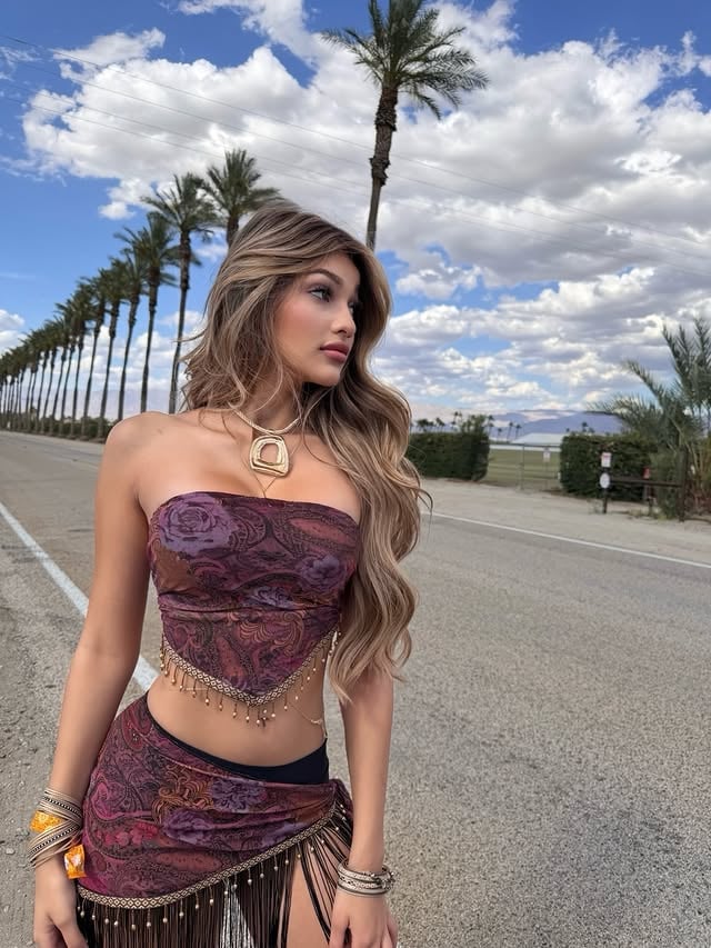 Tuned in 🎧 #day1 🌵🏜️#coachella #festival #ootd by @adrianagarcia.xo