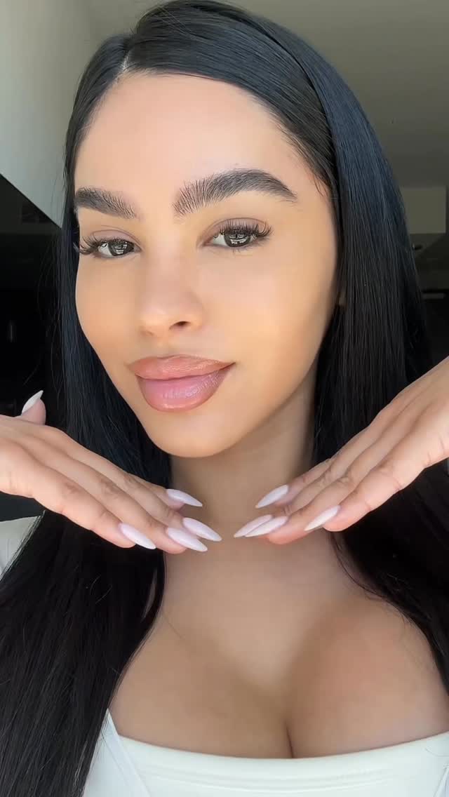These @narsissist concealers will leave your skin super even toned! My holy grails, love them so much #NARSpartner 🫶🏽🫶🏽 by @amayacolonn