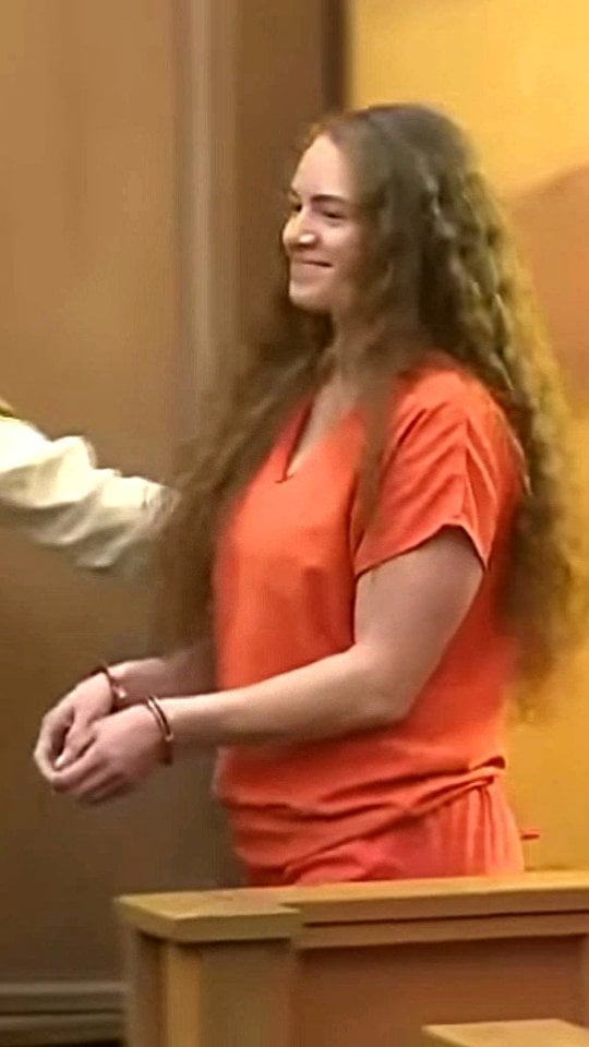 Courtney Clenney.At the beginning of her incarceration this young woman just felt deeply miserable and humiliated, especially during her court appearances since they drew so much media attention. Now that she has been locked up for nearly four years though, she is completely used to her new life as an inmate. So instead of crying out of self pity and trying to hide her face from all the cameras, she now carries herself like this in court. Giving a friendly smile to the officer who lets her in and obediently sitting down in front of the press like instructed without any trouble. Of course she is still not happy about being incarcerated, standing trial for murder, and having to appear in public in a degrading orange uniform and a pair of handcuffs. But she has come to terms with the fact that this is simply what her life is like now and that no amount of feeling sorry for herself is going to change that. So although it is certainly not easy, she accepts that she is incarcerated, and that she probably will remain incarcerated for a very long time to come. #handcuffs #handcuffed #handcuffedwoman #handcuffedgirl #shackled #chained #inmate #court #sentenced #arrested #prison #jail
