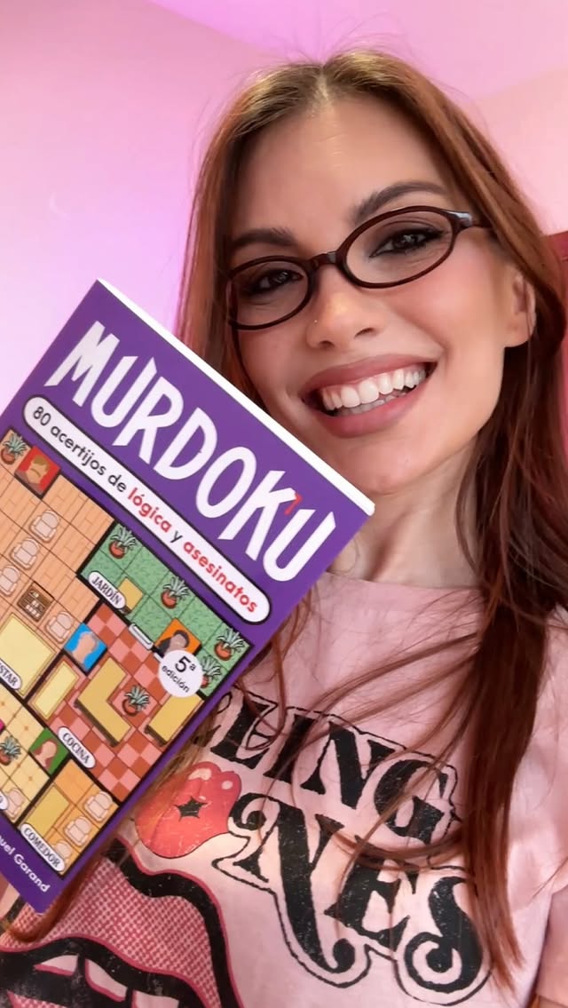 RESOLVIENDO un MURDOKU 🔎🕵‍♀️Os enseño como jugar a Murdoku haciendo uno fácil.Lógica, pistas ocultas y encuentra al culpable. Este juego mezcla misterio, susoku y Cluedo.👉 Si te gustan los juegos de lógica, los acertijos detectivescos y los desafíos mentales, este MURDOKU es para ti.💡 Ideal para fans de sudokus, enigmas criminales y puzzles de investigación.🕵️‍♂️ Resuelve el caso paso a paso.🧠 Entrena tu mente.⚡ Descubre por qué el MURDOKU se está convirtiendo en el juego viral favorito de los amantes de los puzzles.¿Serás capaz de completar el MURDOKU sin equivocarte? 👀#murdoku #murdle #pasatiempo #logica #juegosdemesa by @iamcristinini