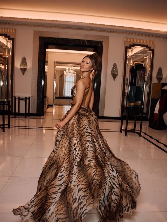 “I’ve got the exclusive on the Cavalli for Gwyneth”... I’m wearing it 🐅*Felt like the right time to soft launchWearing archival Roberto Cavalli from the iconic 2012 perfume ad for the Devil Wears Prada 2 premiere as a subtle nod to such an iconic movie 🎞️If you saw my videos... you know I went through a LOT to get this dress and I think it was worth it!! Makeup @katiedaisy using @lorealparisHair @lukepluckroseStyling & creative @tkcrooksPhotos @luceroglowTan @tanbyveraBracelet & ring @antheamanariEarrings @jennifergibsonjewellery @beckyfashionstylist#makeup #hair #skincare by @isobellorna_