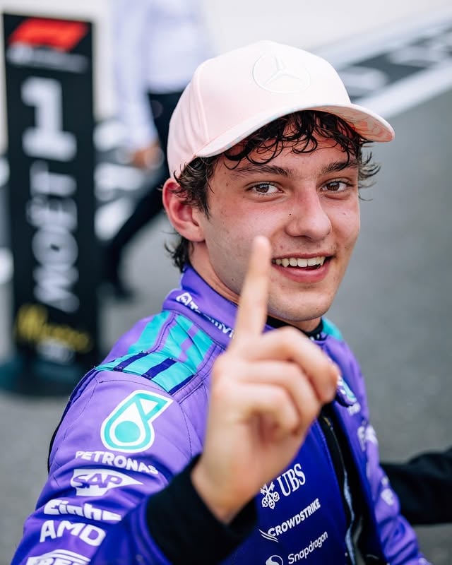 P1 IN MIAMI ☝️🏆Kimi Antonelli becomes the first driver in history to convert all their first three poles to wins 🥇🏆#kimiantonelli by @kimiantonellihq