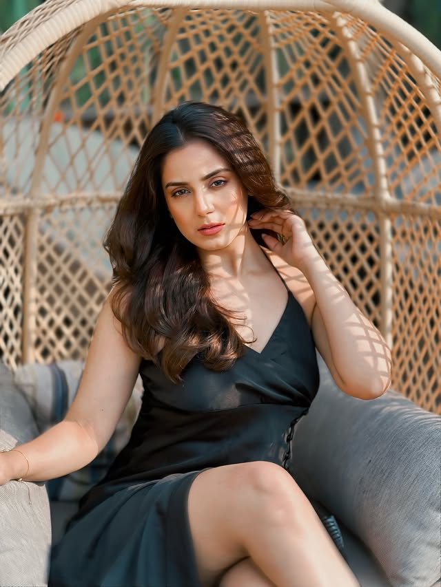 🖤 by @srishtyrode24
