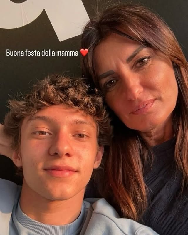 Happy Mother’s Day ❤️😘#kimiantonelli by @kimiantonellihq