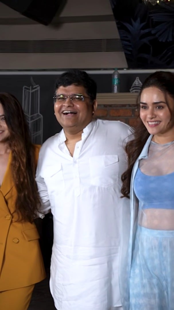 Filmfare Actors' Roundtable: #PriyaBapat, #AmrutaKhanvilkar, #SaiTamhankar & #SonaleeKulkarni On Difficult Co-stars & Rivalry! 🙌The actors join Filmfare for a candid conversation about their life in the movies, career highlights, transitioning from Marathi to Hindi films as well as OTT series and the harsh reality of indifferent treatment towards female actors on set. Stay tuned for the full episode! 🤩Location: @mitronandheri#FilmfareExclusive by @saietamhankar