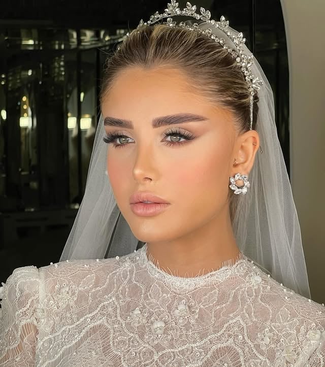 ⁨ .▪︎تاج دو لاین فوق العاده زیبا و‌ خاص دیزاین شده با سنگ های مارکیز و سواروسکی اتریشی 💎 قیمت : ۴/۹۵۰ ت تومان‌.🔸️سفارش از طريق دايركت و واتساپ(لطفا حداقل دو هفته زودتر از مراسم سفارشتون رو ثبت کنید)📞۰۹۱۲ ۰۳۱۸ ۵۲۸.‪لینک کانال بله : ‬ https://ble.ir/nilabrideaccessories.#تورعروس #تورعروس_متفاوت #عروسی_ایرانی #عروسی_لاکچری#ریسه_مو ریسه_عروس ریسه تورسر_ساده تورسر_خاص تورسر_درخشان تورسر_مرواریدی تورسر_کریستالی تورسر_شاین تورسر_جذاب تورسرعروستاج_عروس لباس_عروس تاج تاج_گل تورسرعروس تورسر_درخشان تورسر_مرواریدی تاجعروس by @nilla.bride.accessories