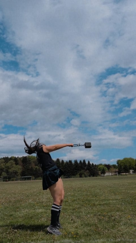 2 weeks out from Alma Highland Games! 🙌 Things I liked about today's practice, other things I didn't. Things I want to work on: - Getting more wrapped in WFD by getting my feet down faster, use more hips and legs, stay level. - being patient in the release with WOB, I keep releasing early. - I will take any improvement in any area at all open stone 🫠- remember to fully extend in sheaf and DON'T LOOK. - practice with some kind of caber Overall I was really frustrated with practice today, but it's just one day. My overall progress from 3 years ago is staggering and I need to remember that.@sterkur_strength @clan_sterkur Code ALLY10 with link in bio to save some 🤌 by @allytheamazon