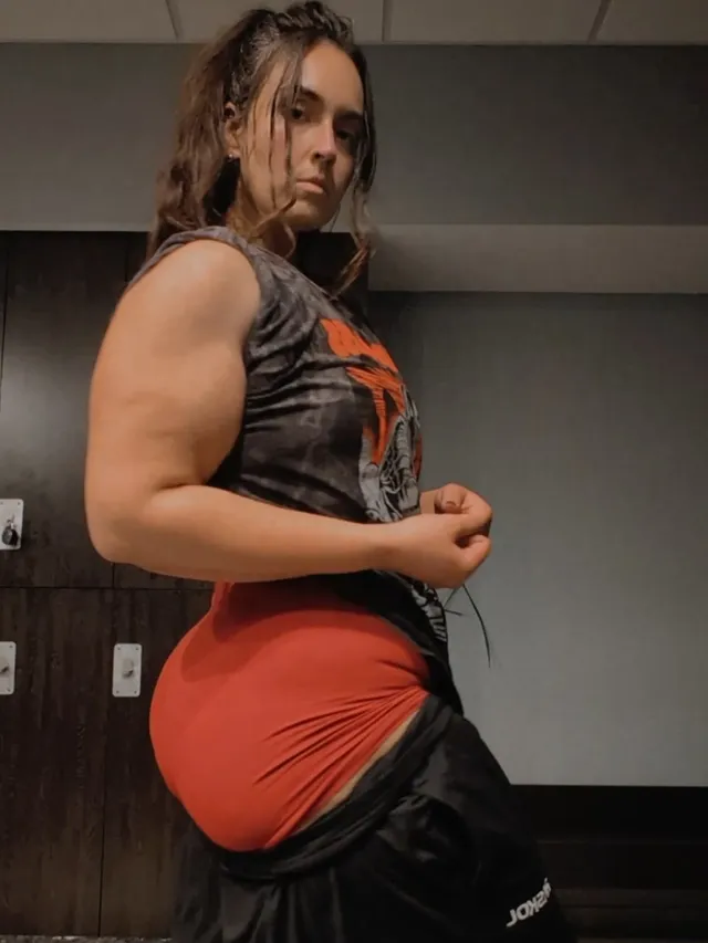 A HUGE thank you to @raskolapparel for sending me some gear to try out! 🥹🙏💪⚔️🔥 I am extremely honored! As a 6'2" girly, the dump covers are definitely tall girl APPROVED ✅ I was so surprised they went to my ankles AND were high waisted at the same time 🤯🙌 if you have big thighs like me (31") definitely size up if you want them more baggy. Shirts are soft and comfortable 👍 by @allytheamazon