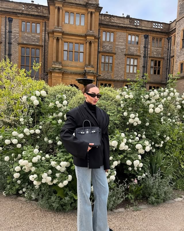 Countryside with friends ✨🌳🇬🇧wearing 100% wool jacket by @madalinacaminschiofficial by @madalina_caminschi