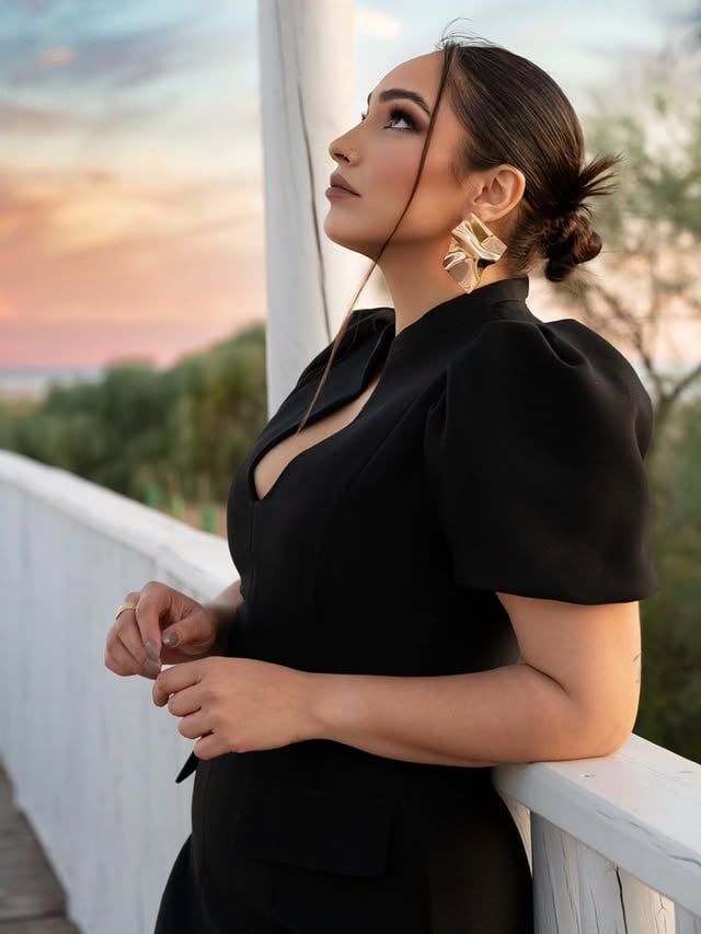 ¡¡ESTAR ENAMORADO ES VIVIR!! ♥️✨️No tiene por que ser de alguien. Hay lugares, hay momentos, circunstancias y millones de cosas más que pueden enamorarte a primera vista!! Por eso vive cada momento como si fuera único y haz de cada día de tu vida, un recuerdo especial. 🫂💫 by @indaraoficial