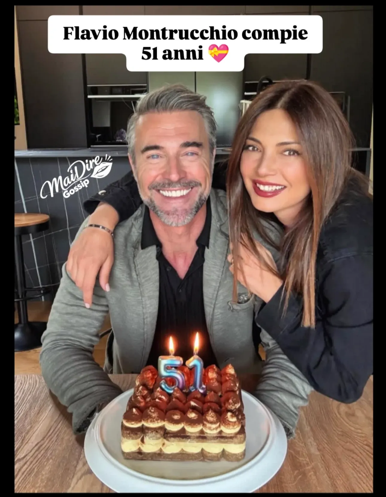 Flavio Montrucchio compie 51 anni 💝
La foto insieme a sua moglie Alessia Mancini 😍
Flavio e Alessia sono sposati dall'ottobre del 2003 e hanno avuto due figli: Mya, nata il 10 aprile 2008, e Orlando, nato l'8 aprile 2015. La coppia è molto attiva sui social, dove si mostra felice e affiatata e condivide con i follower le immagini delle loro vacanze e soprattutto ricette e consigli culinari.
Augurissimi 💝 
.
#flaviomontrucchio #alessiamancini