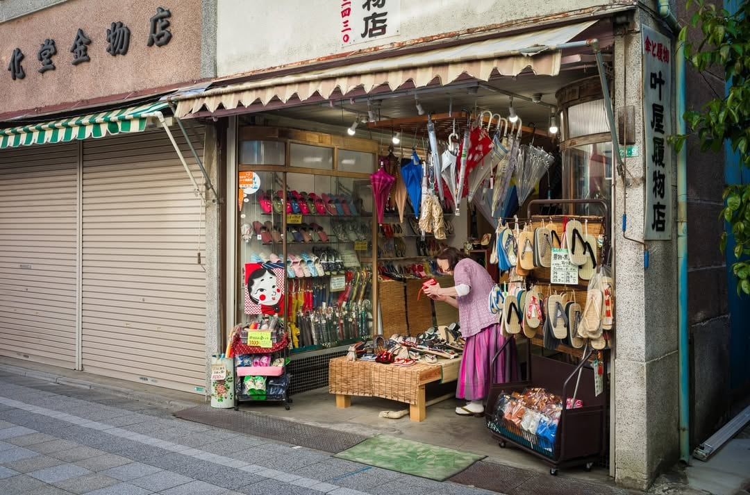There are so many photographs on my feed of old Tokyo businesses and their owners that no longer exist. Death, redevelopment and quite often both combining to change how many parts of the capital now look and feel. That said, there is thankfully still a lot of history left to see and enjoy, so for something of a change from the more regular scenes of before and after, here are some survivors, all of which were shot very recently. First is a traditional shoe shop that has been open for a century. It’s now in the hands of its 3rd generation owner, with the 4th already working there and preparing to take over.Then there’s a similarly aged liquor store run by an 85-year-old who’s also the 3rd generation proprietor. For added interest, the building it’s housed in is even older. Quite something for a wooden structure, particularly so in a city that was heavily firebombed and is prone to both earthquakes and typhoons. Lastly is a neighbourhood fishmonger that I first photographed in 2020, so I’ve included that shot as well — a memory that made seeing the place still operational even nicer. The shop was founded by the current owner’s father in 1935. Sadly he died young, so his even younger son took over. That was in 1953, and now, 73 years later, that once fresh-faced youngster is still working there at the ripe old age of 89.Location: #japanCamera: @leica_camera M10R..........#leechapman #showa #tokyo #tokyophotography by @tokyotimes_lee