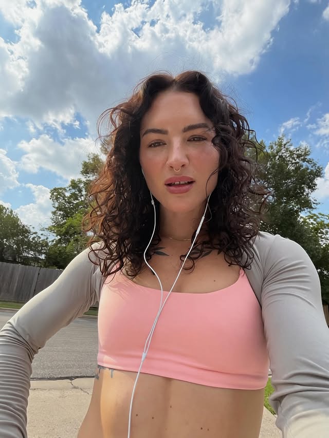 EUPHORIAToday at 9am PST, 11am CST, 12pm EST **Code KELLY**#activewear #ootd #oneractive Formesoft slash neck long sleeve top (warm sand)Soft Motion strappy bra (peach)Soft Motion high waisted capris (warm sand)Soft Motion strappy All In One (peach)Soft Motion strappy halter (white)Soft Motion straight legs (peach)Soft Motion strappy bra(warm sand)Airmove trouser (warm sand)Ok but can your activewear do this??