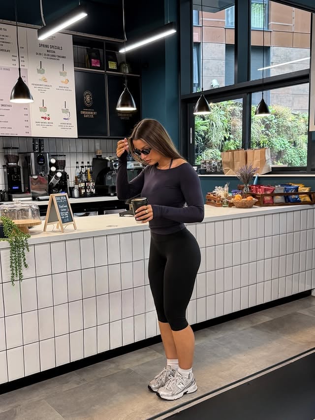 Serving coffee and body tea 🫦☕️@oneractive euphoria collection is launching TODAY | 5PM BST You can use code ‘BEPFIT’ to support me whilst you treat yourself 🤭🫶🏼 #ootd #oneractive #outfitinspo by @bethgouldd