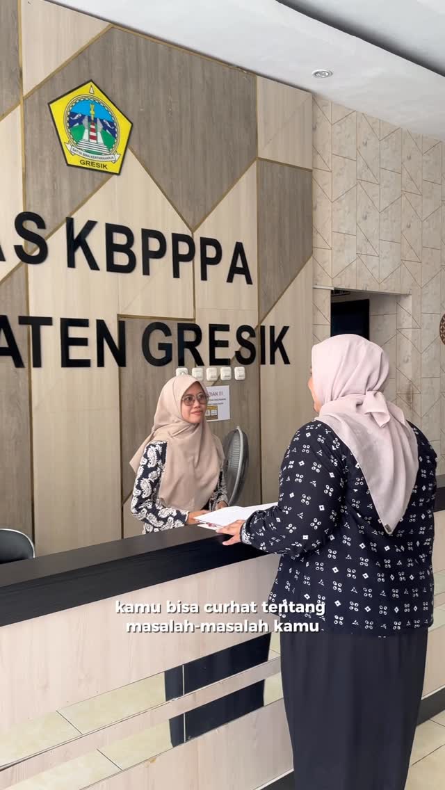 Maraknya korban kekerasan terhadap perempuan dan anak yang ternyata masih sering bingung harus gimana? Harus apa? Atau bahkan takut mau bicara… dan ini banyaakkk banget kasusnya!!! Dipendam didiamkan sampai akhirnya stress dan tentu mengganggu mental, badan, dan aktifitas..Bagi kalian yang merasa menjadi korban pelecehan atau kekerasa dan merasa butuh curhat dan pendampingan, kalian bisa datang ke PUSPAGA Dewi Sekardadu yang ada di @kbpppa_gresik disana juga ada layanan @uptdppagresik yang bisa bantu penanganan kasus terhadap perempuan dan anak yang lebih lanjut. Jadi, please! Jangan takut cari bantuan profesional yaaa! CATAT NOMOR2 PENTINGNYA! 👇🏼Urgent Call Center 112 (24 jam)Hotline Puspaga 082229606920 (Layanan Konseling)Hotline UPT PPA 081282626759 (Layanan Perlindungan Korban Kekerasan)Atau bisa datang langsung ke Kantor Dinas KBPPPAJalan Dr. Wahidin Sudiro Husodo No.241 (depan ICON Mall). by @tyasnastiti