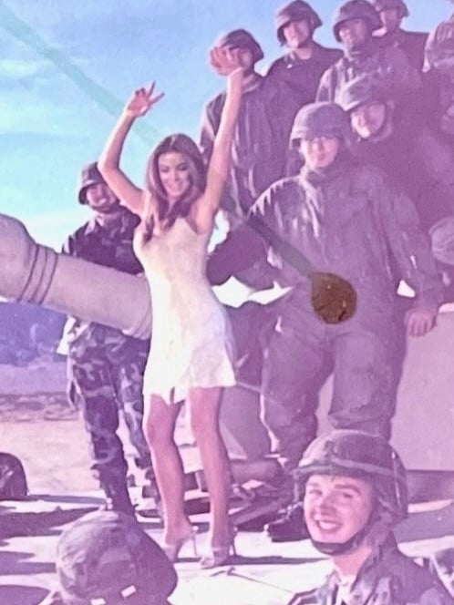 My grandfather fought in the battle of the bulge 🇺🇸 so in honor of him, my Grandma took me to the VFW when I was a little girl and would eventually belong to it ! It’s very important for me to support our troops and I continue to support them through out the years and all of those who have made such a sacrifice for our country ❤️🤍💙 Happy Memorial Day 💋 by @carmenelectra