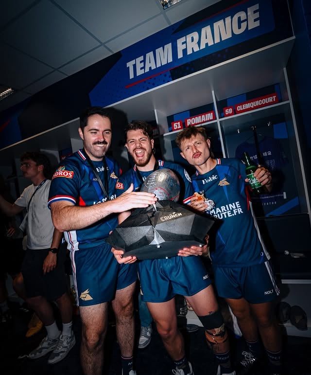 Un crunch ça se gagne 🙂‍↕️Le plus grand moment de ma vie. Merci à tous. @crunchcreator @djaysonkaravane📸 : @smorcl by @nogodi_