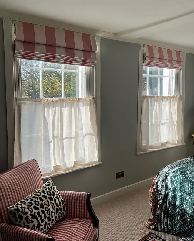 Sunday Sheers... 🤍 They really do come into their own in this softer light. @emmapatonhome paired our sheer café curtain with her Sleeper Stripe blinds. The sheer gives her a little extra privacy from the village square below, while still letting the light filter through.It’s a simple addition, but one that changes how the space feels throughout the day. If you’ve been thinking about sheers, this might be your moment… by @torimurphytextiles