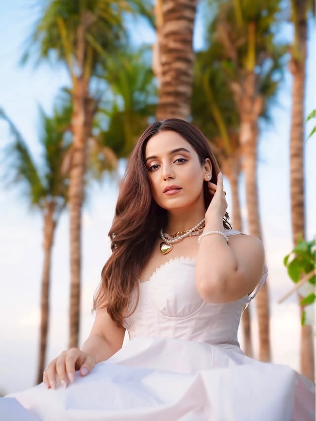 Pearls, palms & pretty moments 🌸🤍...Outfit @prettypixie.official by @srishtyrode24
