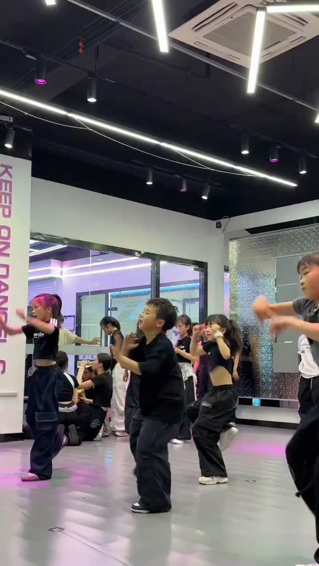 1拍3个表情😊这该死的魅力🤩#长兴街舞#小黑编舞Follow for more 🥰♥️Credit douyin:Lucky hang hang #jech123 #dancekids by @jech.1234